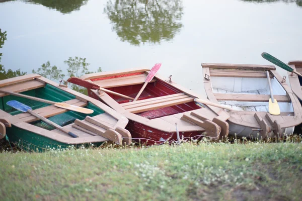 Wooden boat at the lakeside — Stock Photo, Image