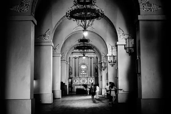 Saint Martin Tours Taal, Batanga Bazilikası Altar yan — Stok fotoğraf