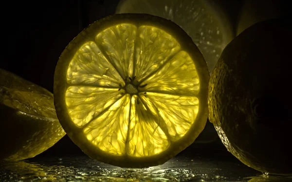 Citron Frais Juteux Tranché Pour Boire Limonade Images De Stock Libres De Droits