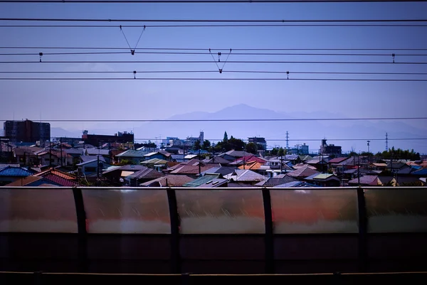 Domy v Japonsku pohled z vlaku — Stock fotografie