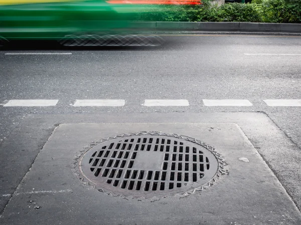 Circle rusty iron manhole cover on road floor — Stock Photo, Image