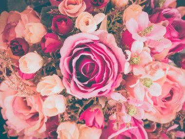 Arka plan için yapay pembe gül buketi