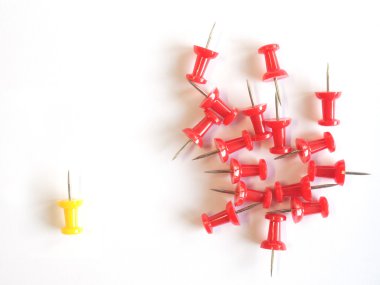 Beyaz arka plan üzerinde olmak sembolize tutturulmuş humbtacks düzenlemek 