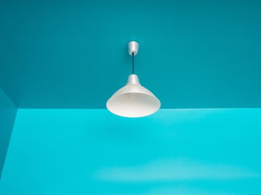 Tavan Lambası mavi zemin üzerine