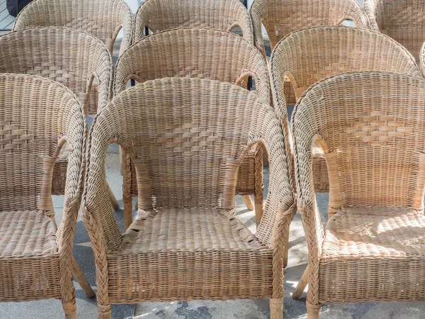 Birçok düğün töreninde rattan sandalye