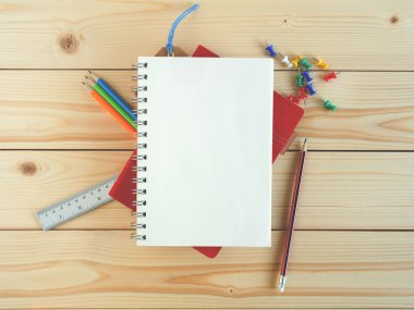 Kitap ve Kırtasiye ahşap masa