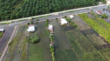 Sumatra 'daki Ormansızlıktan Sonra Su Altındaki Köylerin Hava Görüntüsü