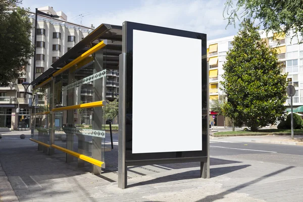 Prázdné billboard na autobusové zastávce — Stock fotografie