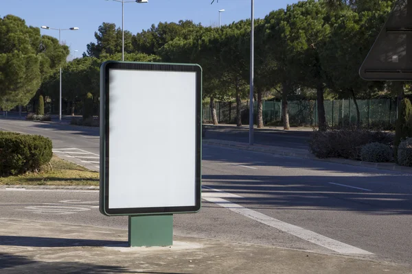 Ve veřejné zóně prázdné billboard venku, — Stock fotografie