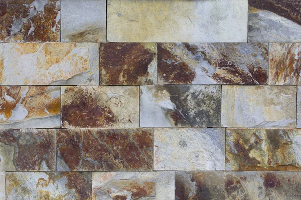 taş duvara döşeli