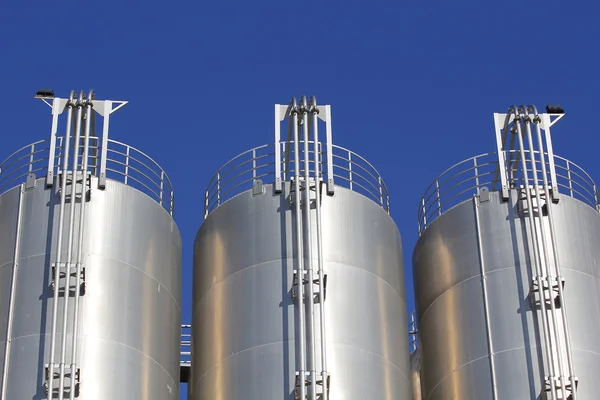 Metalliska silos i branschen — Stockfoto