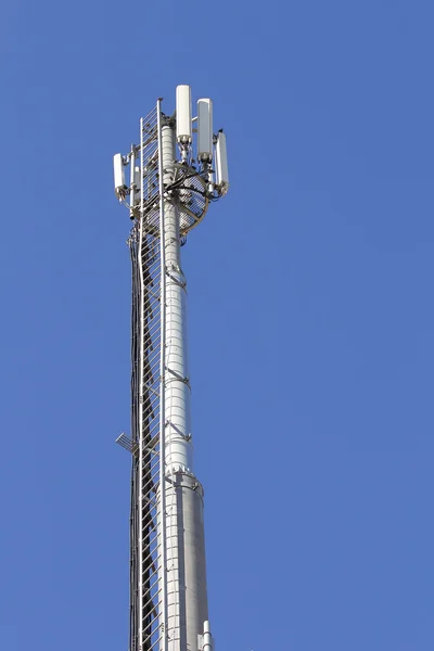 Mobila antenner i staden — Stockfoto