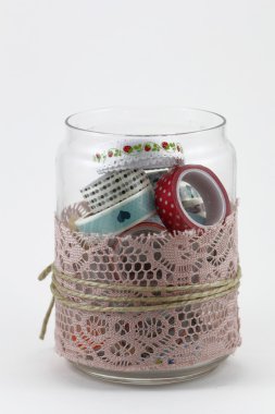 Bir cam kavanoza Washi teyp rulo