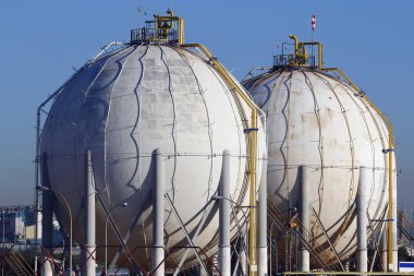 Küresel siloları ve tankları