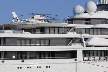 Bir lüks yat helikopter