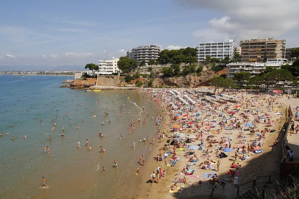 Trångt strand i Salou, Spanien Stockbild