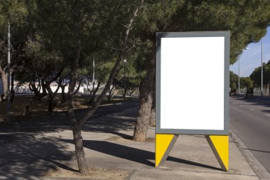 Billboard açık havada, genel bir bölgede boş
