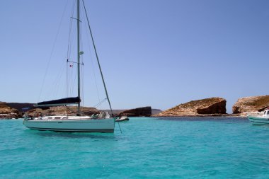 Yatlar ile Akdeniz sahil