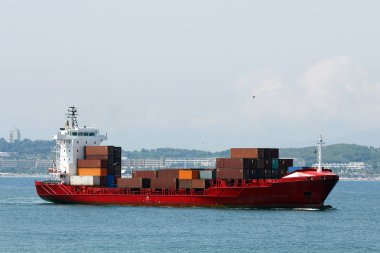 Harbor'da gelen konteyner gemisi