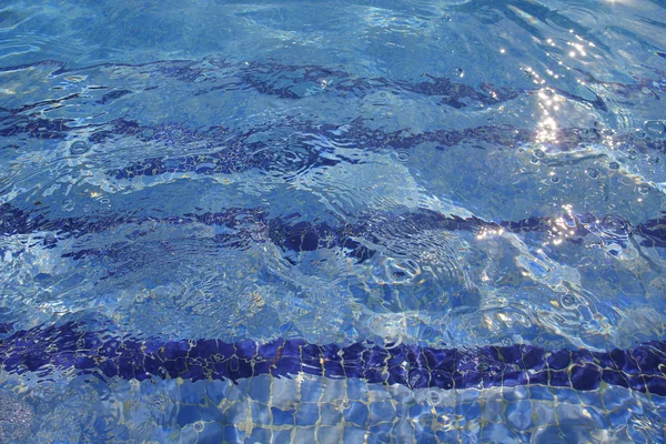 游泳池的水与太阳的几点思考 — 图库照片