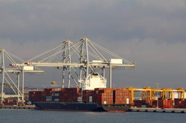 Kargo konteyner liman kaldırılıyor