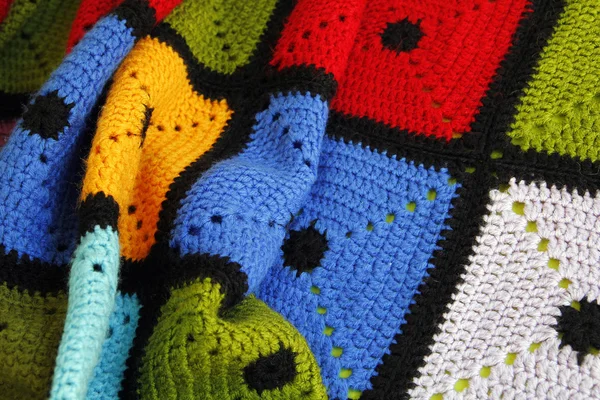 Farklı kareler ile renkli battaniye