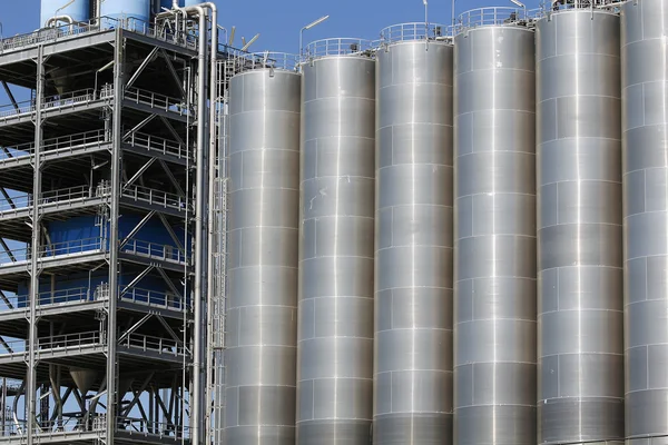 Silo de almacenamiento en una planta química —  Fotos de Stock