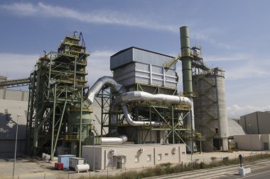 Modern bir fabrikada endüstriyel tesisler