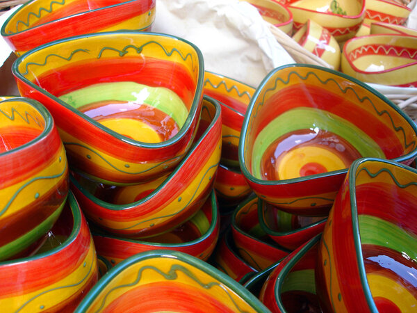 Керамические изделия на местном рынке
                   