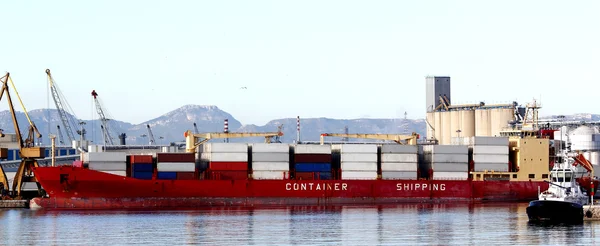 Container ship at port, being unloaded — Stock Photo, Image