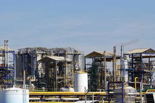 复杂的大型炼油厂 — 图库照片