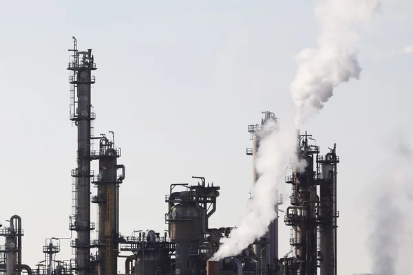 Oil refinery smoke stacks — Stock Photo, Image