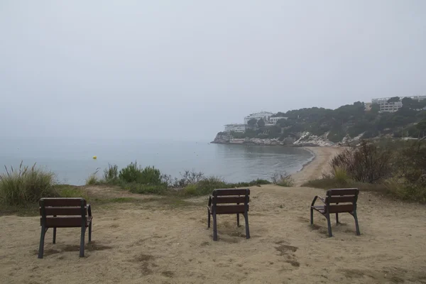 Tres sillas vacías en la costa — Foto de Stock