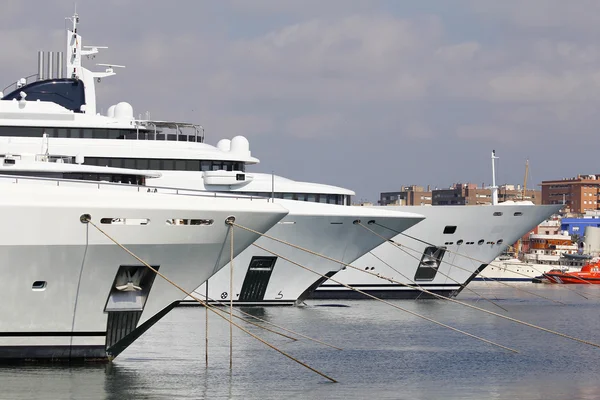 Lüks yat limanında