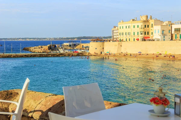 Verano.Costa de Salento: Playa de Gallipoli. Apulia (ITALIA ). — Foto de Stock