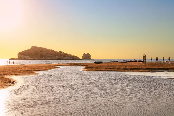 Costa de Gargano: Playa de Portonuovo, Vieste- (Apulia) ITALIA - — Foto de Stock