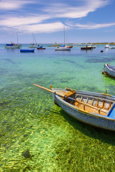 Summer.Ionian wybrzeże Salento:Porto Cesareo (Lecce). portu turystycznego - Włochy (Apulia) -. — Zdjęcie stockowe