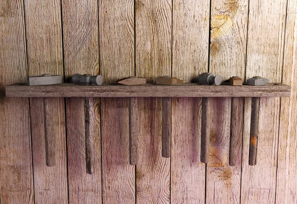 Conjunto de martelo pendurado na parede de madeira velha — Fotografia de Stock