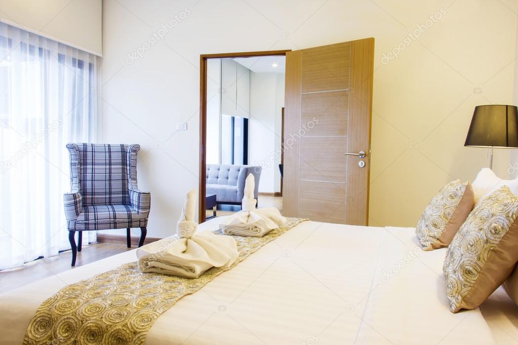 Slaapkamer interieur in gezellige en comfortabele sfeer — Stockfoto ... Slaapkamer interieur in gezellige en comfortabele sfeer — Stockfoto ...