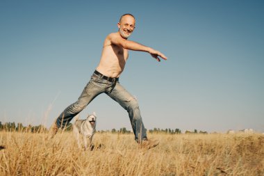 Yaşlı bir adam, Aktif istirahat.