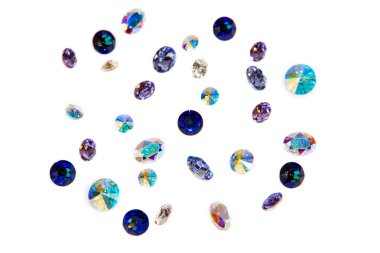 Kristal strasses beyaz bir arka plan üzerinde. izole