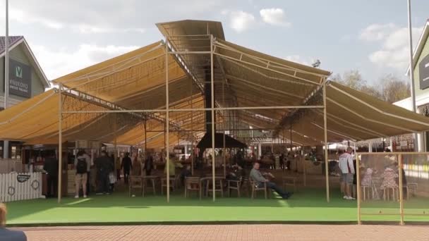 Ярмарка под палаткой — стоковое видео