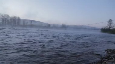 Şafak sis Nehri üzerinde