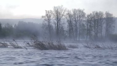 Şafak sis Nehri üzerinde