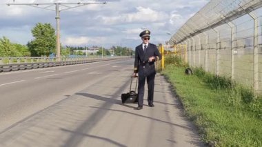 pilot havaalanına gider