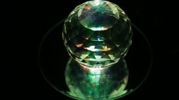 Bola de cristal en una oscuridad — Vídeos de Stock