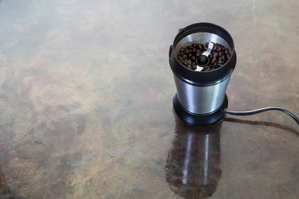 豆電気コーヒー グラインダー — ストック写真