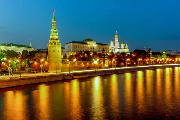 Moskou Kremin bij nacht — Stockfoto