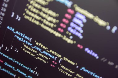 Wordpress tema kodunu kapat. PHP kodlu dizüstü bilgisayar ekranı