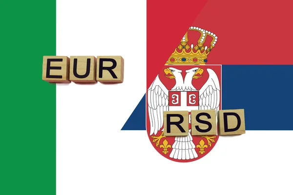 Itália Sérvia Códigos Moedas Bandeiras Nacionais Fundo Conceito Transferência Dinheiro — Fotografia de Stock